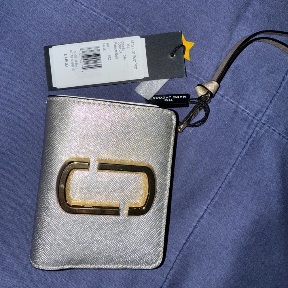 Marc Jacobs Silver & Gold Mini 'The Snapshot' Compact Wallet NWT - Picture 4 of 6